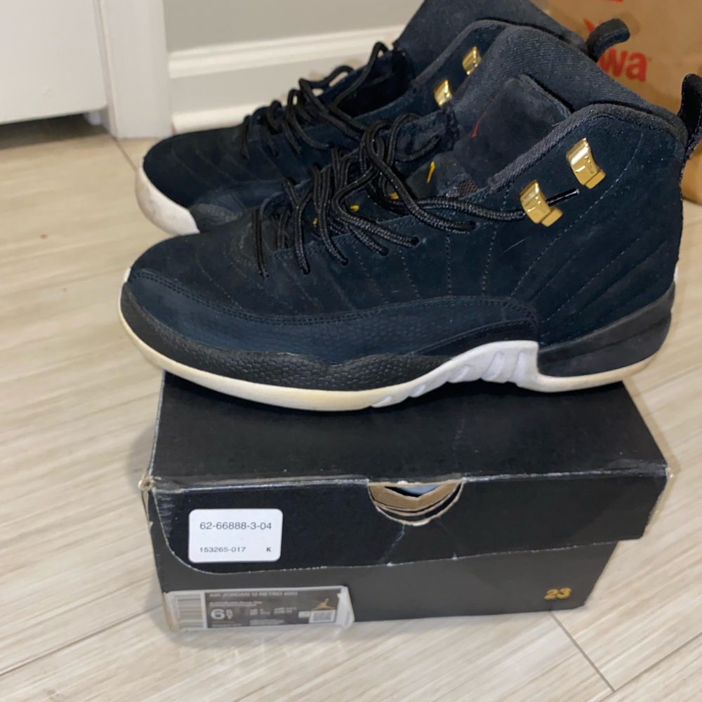 Black/Black Retro 12 Taxis